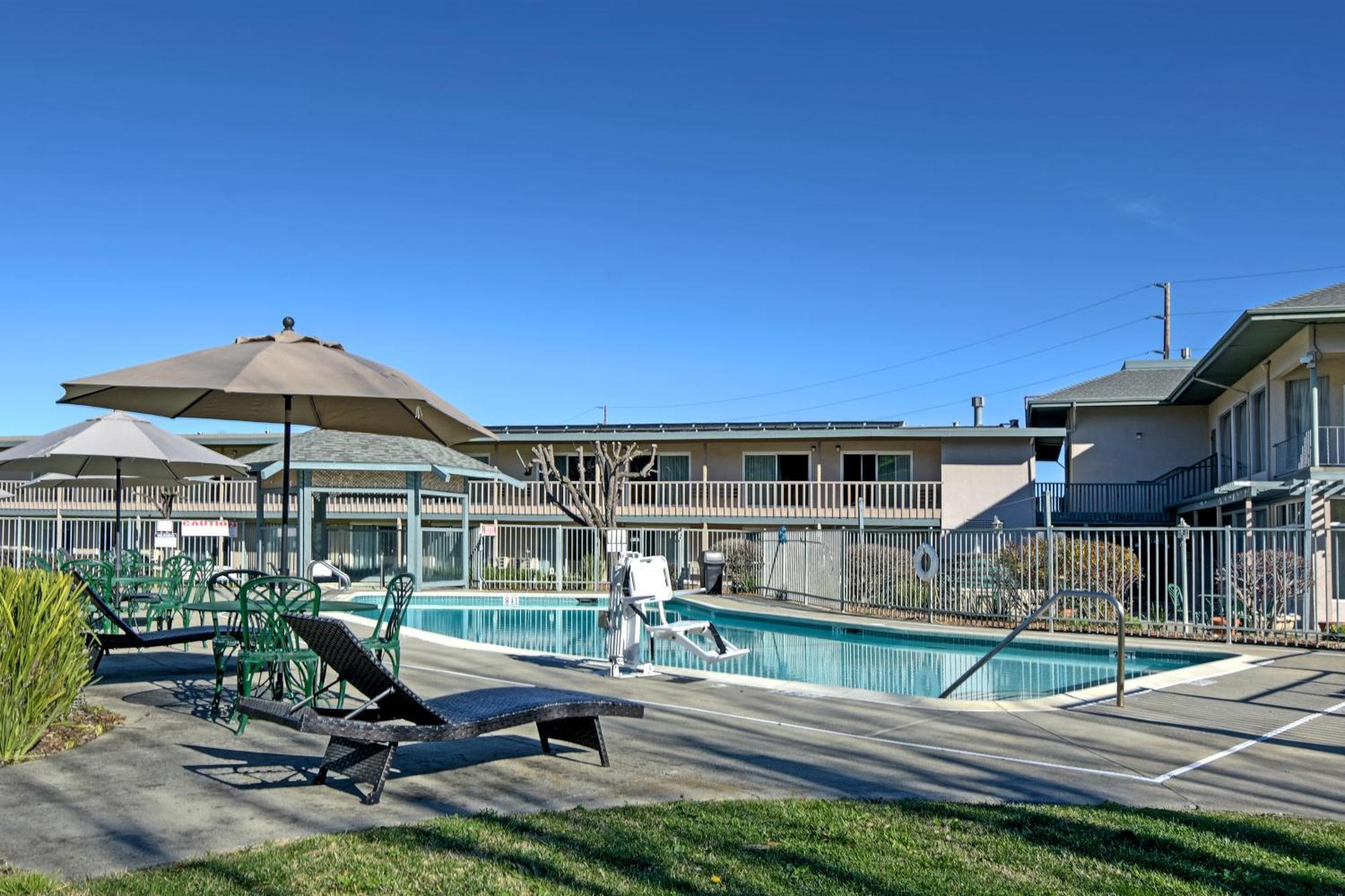 Days Inn By Wyndham Novato/San Francisco Exterior foto